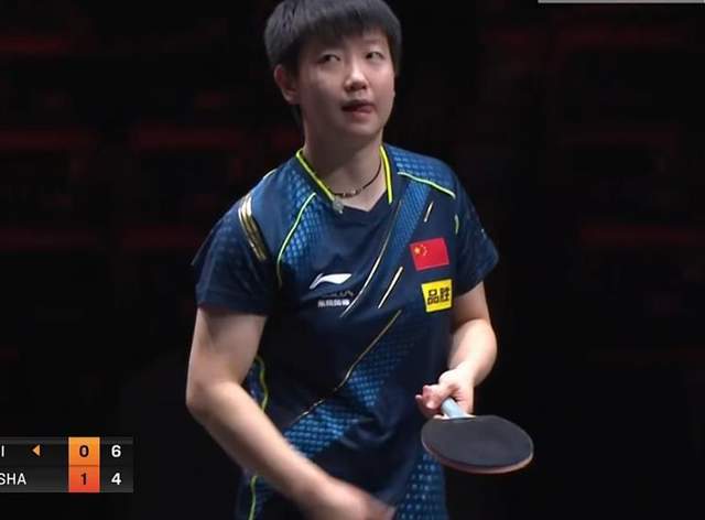 孙颖莎4比3王艺迪：WTT新加坡大满贯女双赛场的巅峰对决