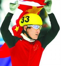 中国代表团亚冬会闪耀时刻：冰上荣耀与激情瞬间