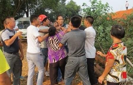 因垃圾堆放引发争吵，七旬老人不幸猝死，家属索赔59万！