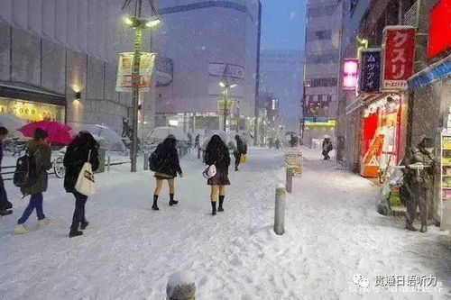 日本学校寒潮天仍要求光腿穿校服，真的有必要吗？