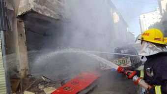 小孩放鞭炮引爆沼气致8车受损：生活还得继续