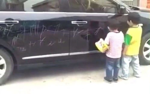 40万新车被小孩鞭炮引燃，车主心态超好又订一辆！