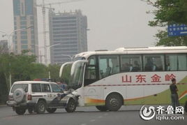 目击者视角：犯罪嫌疑人开走警车连撞3车，真相竟是这样！