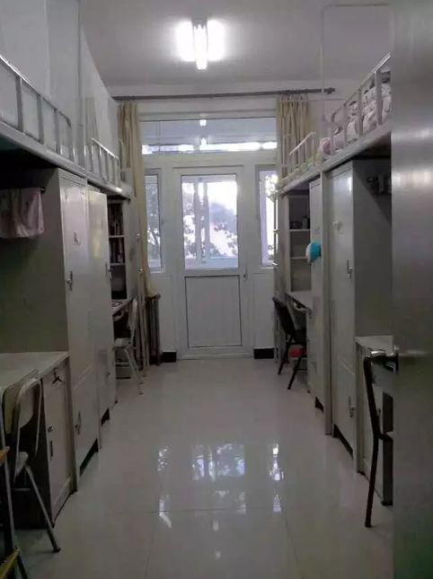 多亏宿舍不停电，我的大学生活才没被“充电宝”毁掉