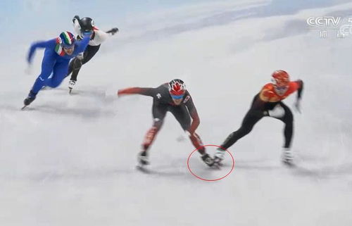 亚冬会摄影师脚踩冰刀上场：一个普通人的独特视角