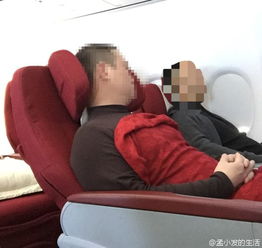 丽江机场被曝撕头等舱乘客登机牌：一场服务与规则的碰撞