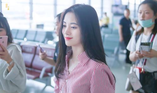 被鞠婧祎硬控15秒：一次意外的舞台邂逅