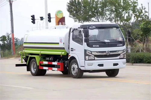 洒水车低温作业引路面结冰事故，谁该为安全买单？