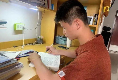 主治医生辞职追随社牛脑瘫女孩：爱情的力量超越一切