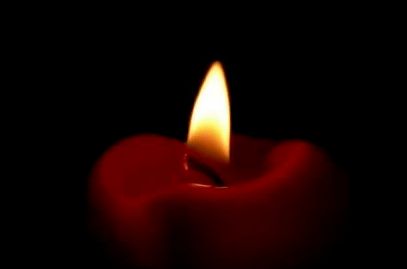 小火苗引燃抹布，男孩以为镜片上有烟：一场意外背后的教训