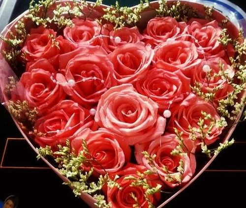 情人节送什么礼物？用十款好礼点亮爱的光芒，简直爱意满满啦！