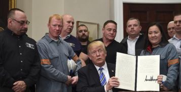 特朗普宣布对所有输美钢铝征收25%关税，全球市场震动