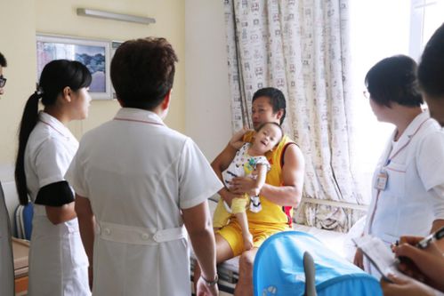 脑瘫男孩21年后回治疗医院见习：从患者到康复师的奇迹之路