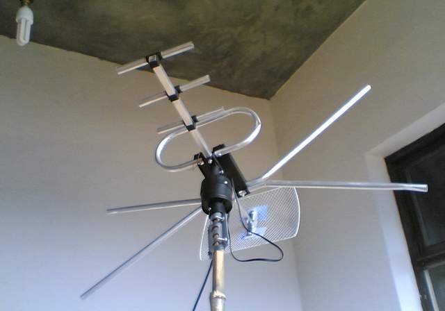 插一根铁丝就能免费看电视？官方证实：是真的，但背后有这些需要注意