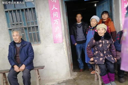 老人过年回村前83岁回村后63岁：一场关于亲情与记忆的温暖故事