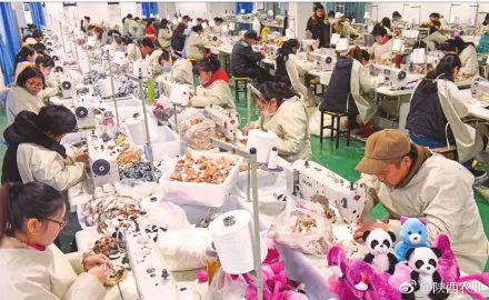 哪吒2热潮下，玩具工厂的疯狂生产与背后的商业秘密