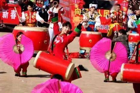 敲锣打鼓扭秧歌 正月十五闹元宵