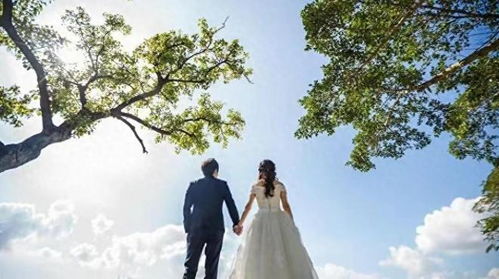 00后新人办三无婚礼：极简风背后的年轻态度