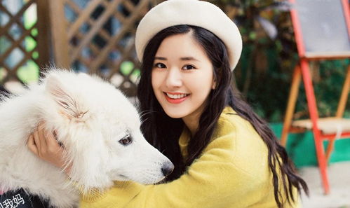 赵露思邀请小谢一家三口畅游迪士尼：甜蜜互动引发热议