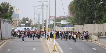 网友在伊拉克街头发现株洲二中校服，背后故事让人泪目