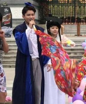 新疆社火的白娘子：许仙看了想报警，背后的故事让人哭笑不得