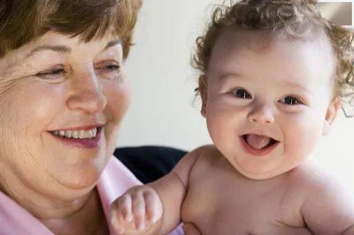 孩子质疑奶奶吃过的过期蛋糕：如何正确引导孩子的食品安全意识