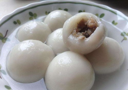 煮上一碗肉汤圆，温暖冬夜的心灵慰藉
