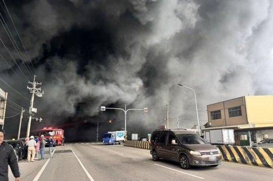 台湾台中商场疑似爆炸事故现场直击：悲剧背后的真相