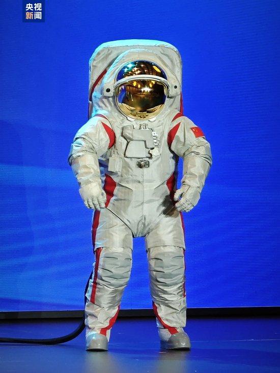 揭秘中国载人月球探测任务背后的深意：望宇与探索