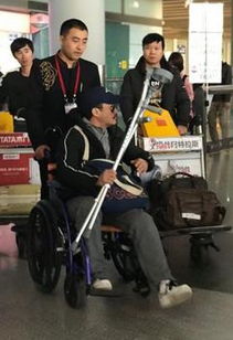 赵本山坐轮椅现身机场，背后真相竟是这样！