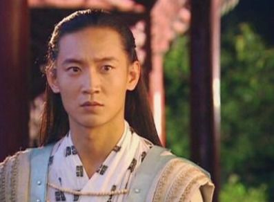 演员借酒耍疯砸车事件始末：李明德的行为是否该被原谅？