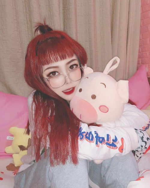 顾茜茜给猪猪狠无敌化妆：从平凡到闪耀的蜕变之旅