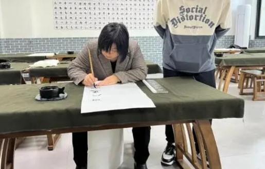 幼师作品获奖被同事挤掉署名，园长回应事件真相