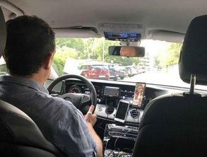 网约车司机深夜吐槽：凌晨接单被抽成近50%，平台规则让人心寒