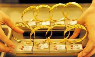 金价逼近900元大关，金店老板却不敢进货了！