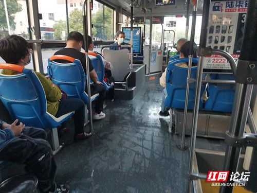 为了活下去，公交公司把40座改成了9座！背后的故事让人深思