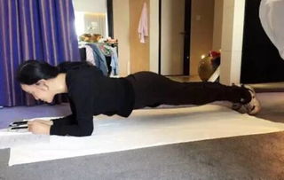 刘晓庆平板支撑5分25秒，74岁身体素质令人惊叹！