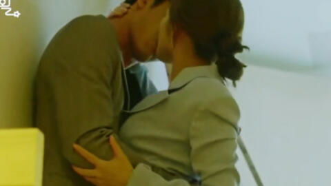 超90%成年人体内携带接吻病毒？揭秘真相与科学防护