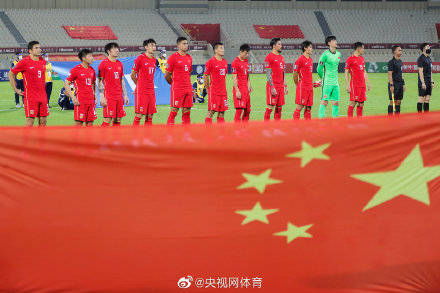 18万成交！他与顶级青花梅瓶的奇妙邂逅