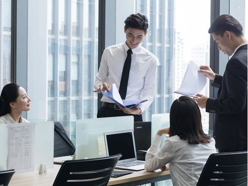 职场卷王的秘密武器：AI如何助力他们脱颖而出