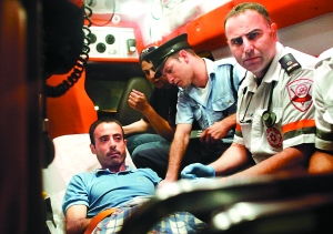 现场直击：一名男子试图闯入中国驻韩国大使馆被警方制服