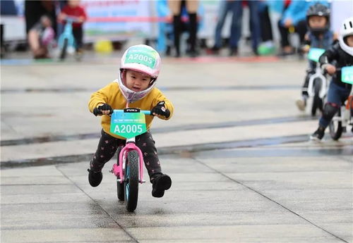 4岁萌娃骑车下不来原地转圈大哭：孩子的世界，比我们想象的更需要理解