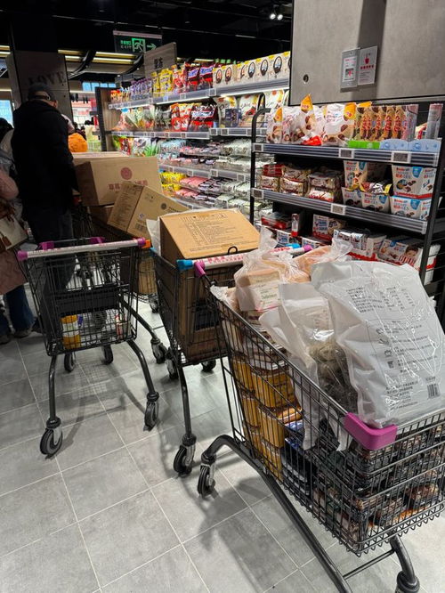 男子做代购抢几百桶胖东来花生油：揭秘背后的商业逻辑与现实困境