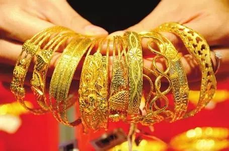 女子8年前买黄金 提前为儿准备彩礼：远见与智慧的结合