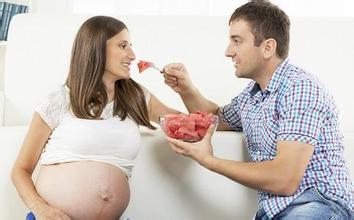 女子8年前孕期买黄金为儿子攒彩礼：真实故事背后的智慧与坚持