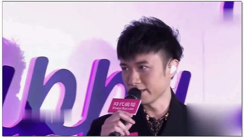 古巨基李昊十指紧扣领奖，音乐盛典见证真挚情谊