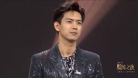 微博之夜：李现与杨紫的甜蜜互动，见证新一代男神的魅力