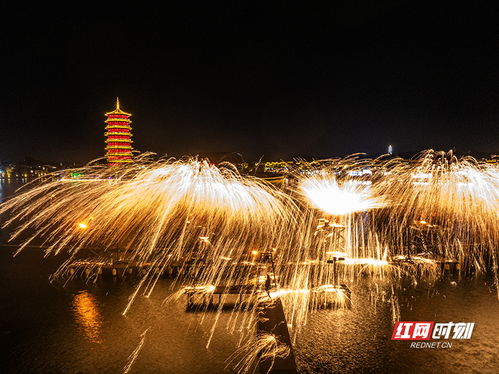 游客看打铁花致衣服被烧：民俗活动的安全边界在哪？