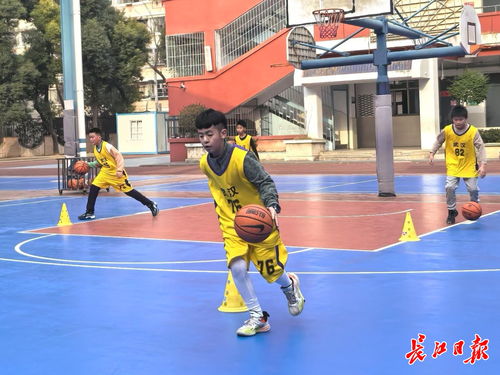 去打篮球的那晚，他找到了久违的快乐