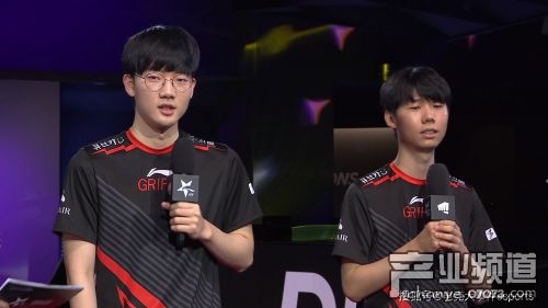 韩国MZ世代掀起“双机潮”，背后隐藏着哪些消费新趋势？